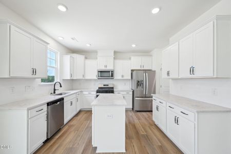 New construction Single-Family house 1052 Bolton Pointe Dr, Zebulon, NC 27597 - image