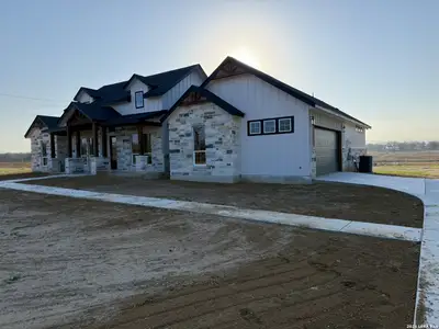 New construction Single-Family house 712 County Rd 320, Floresville, TX 78114 - image