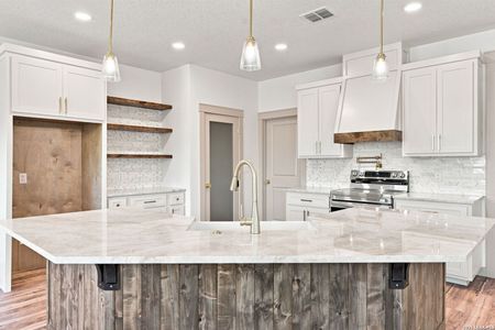 New construction Single-Family house 706 Oak Valley Dr, Kerrville, TX 78028 - image 15