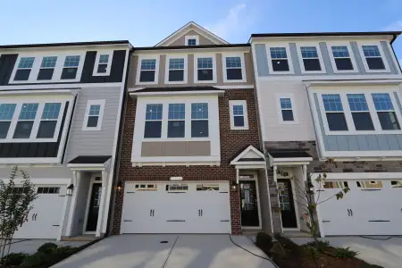 New construction Townhouse house 10019 Secluded Garden Dr, Apex, NC 27523 plan Hyde Park - image