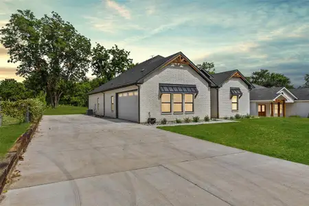 New construction Single-Family house 1832 S Park Ave, Denison, TX 75020 - image