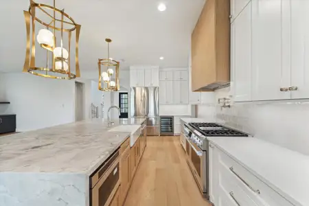 New construction Single-Family house 1261 Wakefield Dr, Houston, TX 77018 - image 4