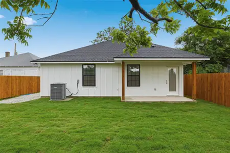 New construction Single-Family house 812 Kings Hwy, Waco, TX 76704 - image