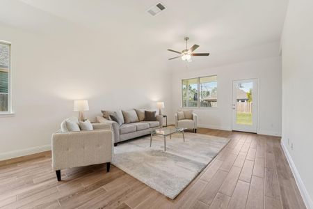 New construction Single-Family house 13111 Hidden Village Ct, Conroe, TX 77302 plan 3019 Elevation B - image 9