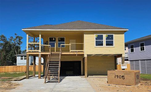 New construction Single-Family house 1905 Peacock Isle Drive, Dickinson, TX 77539 - photo 0 0