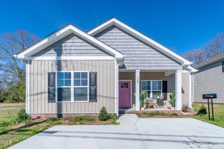 New construction Single-Family house 708 S Pollock Street, Selma, NC 27576 - photo 0