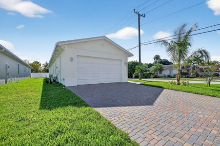 New construction Single-Family house 601 N Loxahatchee Dr, Jupiter, FL 33458 - image