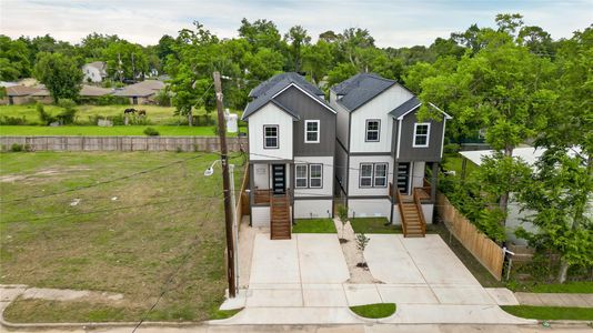 New construction Single-Family house 5947 Collingsworth St, Houston, TX 77026 - image