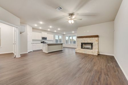 New construction Single-Family house 1300 Hickory Ct, Weatherford, TX 76086 Cascade II- photo 44 44