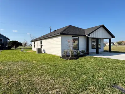 New construction Single-Family house 688 Swallow Dr, Palacios, TX 77465 - image