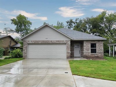 New construction Single-Family house 1008 S Alamo Street, Weatherford, TX 76086 - photo 0