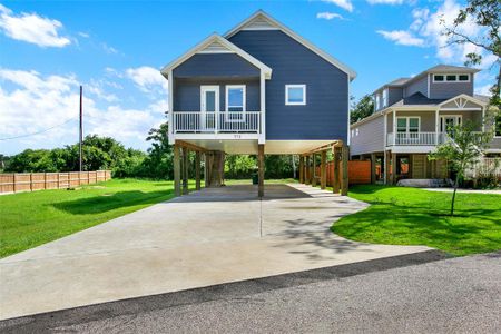 A lot of parking under the home.