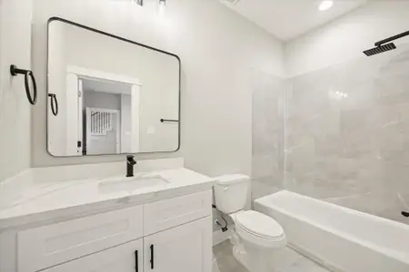 New construction Single-Family house 719 Thornton Rd, Unit B, Houston, TX 77018 - image 14