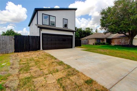 New construction Single-Family house 5774 Gineridge Dr, Houston, TX 77053 - image