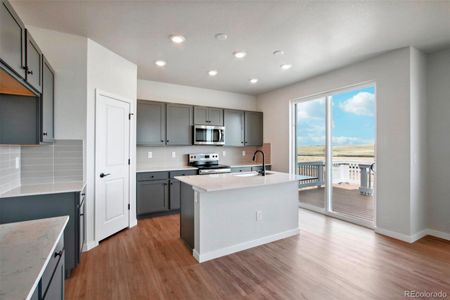 New construction Single-Family house 3292 N Highlands Creek Pkwy, Aurora, CO 80019 Vail II- photo 16 16