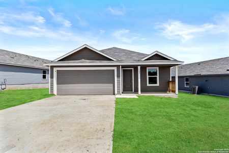 New construction Single-Family house 104 Autumn Trl, Floresville, TX 78114 plan Ramsey - image