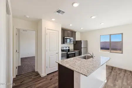 New construction Single-Family house 1058 W West Virginia Ave, Florence, AZ 85132 null- photo 3 3