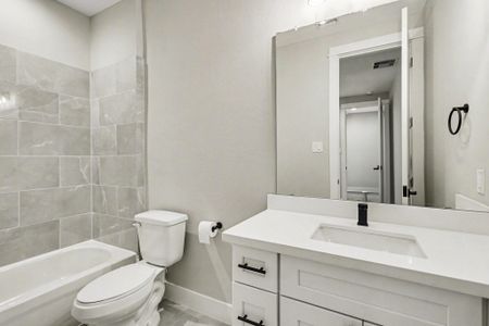 New construction Single-Family house 825 Woodcrest Dr, Houston, TX 77018 - image 13