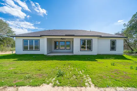 New construction Single-Family house 254 Firewheel Lp, Floresville, TX 78114 - image