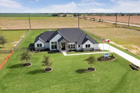 New construction Single-Family house 1027 Lake Breeze Dr, Waller, TX 77484 - image