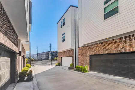 New construction Single-Family house 334 Eastwood St, Houston, TX 77011 - image