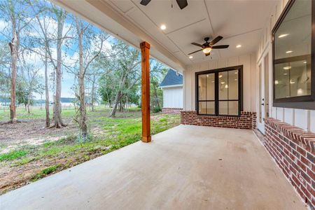 New construction Single-Family house 2707 Hackberry Run, Alvin, TX 77511 - photo 42 42