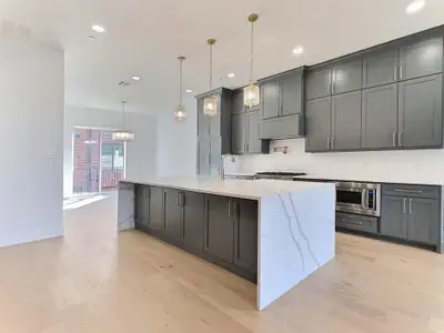 New construction Townhouse house 408 Vista Buena Trl, Fort Worth, TX 76111 - image