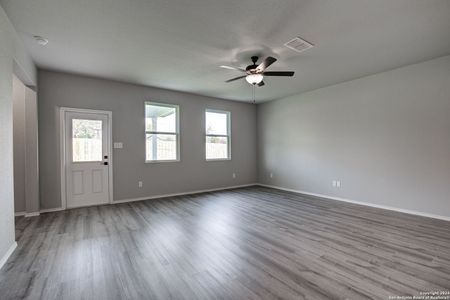 New construction Single-Family house 3417 Meteor Night, Converse, TX 78109 The Douglas B- photo 18 18