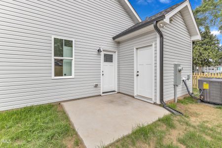 New construction Single-Family house 401 N Raiford St, Selma, NC 27576 null- photo 6 6