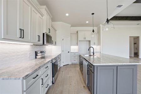 New construction Single-Family house 6002 Oakwood Ct, Granbury, TX 76049 - image 6