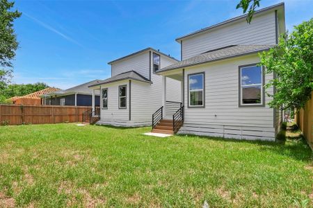 New construction Single-Family house 4833 Paula St, Houston, TX 77033 - image 16
