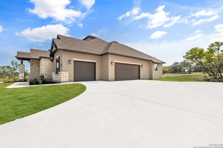 New construction Single-Family house 242 Legend Park, Castroville, TX 78009 Plan 3494- photo 2 2