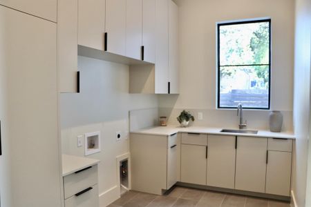 New construction Single-Family house 6102 Forest Hills Dr, Austin, TX 78746 - image 9