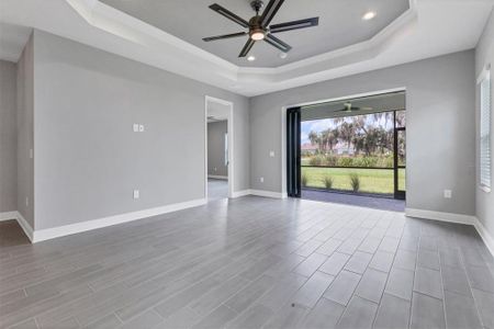 Great room with crown moulding, recessed lights.