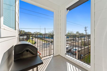 New construction Single-Family house 3105 Jensen Dr, Unit C, Houston, TX 77026 - image 3