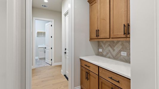 New construction Single-Family house 109 Lazy Oak Pl, Spicewood, TX 78669 plan Mulberry - image 15