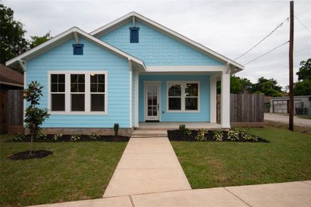 New construction Single-Family house 220 S 74Th 1/2 Street, Houston, TX 77007 - photo 0