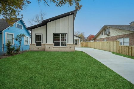 New construction Single-Family house 519 S Barnett Avenue, Dallas, TX 75211 - photo 0