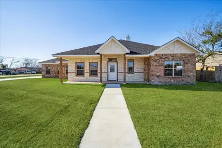 View of front of property with a porch and a front yard