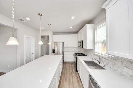 New construction Single-Family house 219 Orchard Laurel Dr, Alvin, TX 77511 plan Walker - image 11