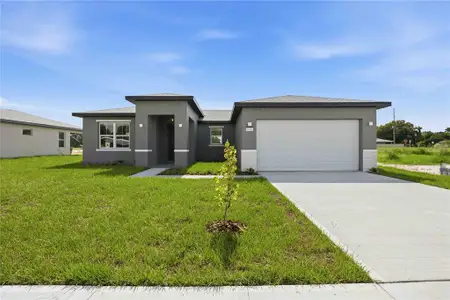 New construction Single-Family house 2121 River Hawk Lp, Winter Haven, FL 33880 - image