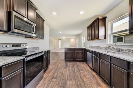 Kitchen w/appliances