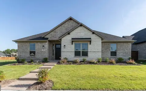 New construction Single-Family house 1825 Tree House Trl, Mesquite, TX 75181 plan Nicklaus - image