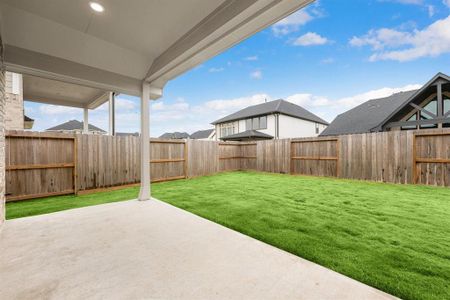 New construction Single-Family house 29655 Blooming Grove Way, Fulshear, TX 77441 Bluebird- photo 28 28