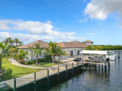 New construction Single-Family house 14201 Bay Dr, Fort Myers, FL 33919 - image