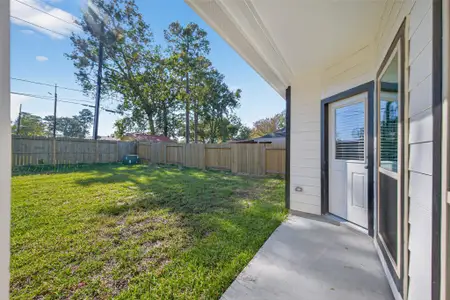 New construction Single-Family house 202 Emerald Thicket Ln, Huffman, TX 77336 - image 4