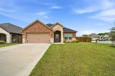 New construction Single-Family house 602 Moseley Ln, Greenville, TX 75402 - image