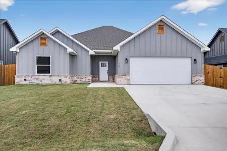 New construction Single-Family house 117 Bexar St, Mabank, TX 75147 - image