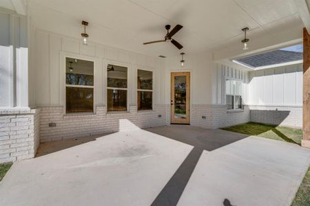 View of patio / terrace with ceiling fan