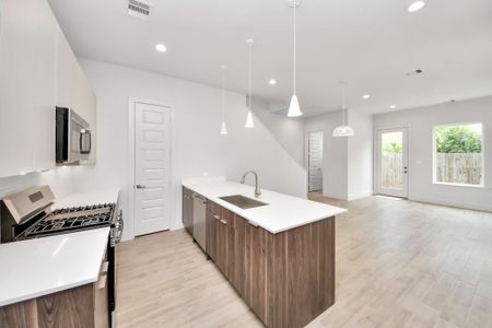 New construction Single-Family house 13402 Sombrero Cay Dr, Houston, TX 77047 - image 6